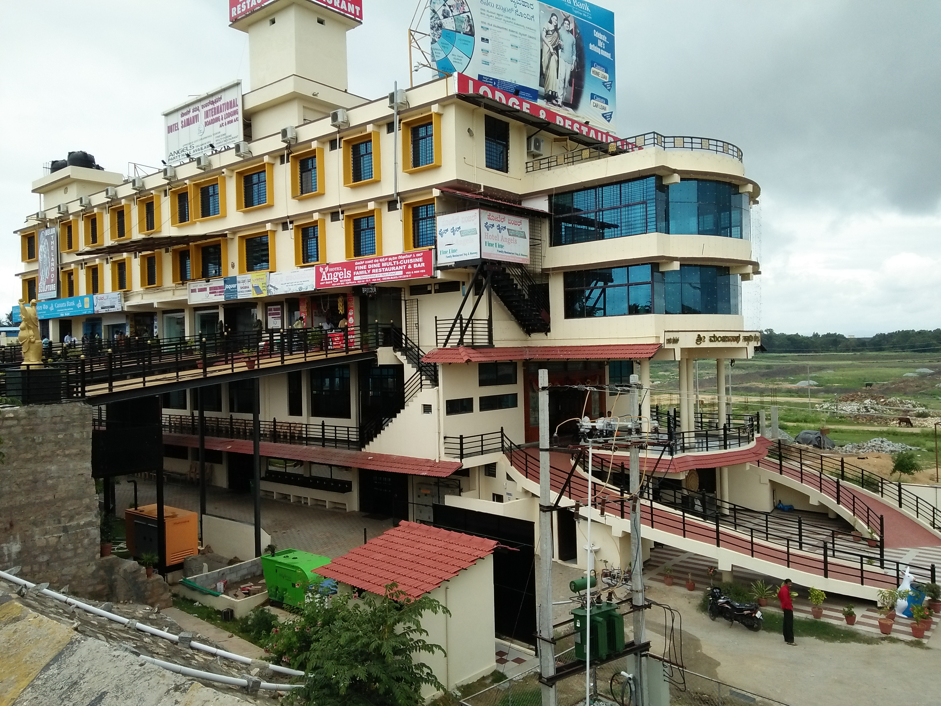 Hotel Samanvi International photo