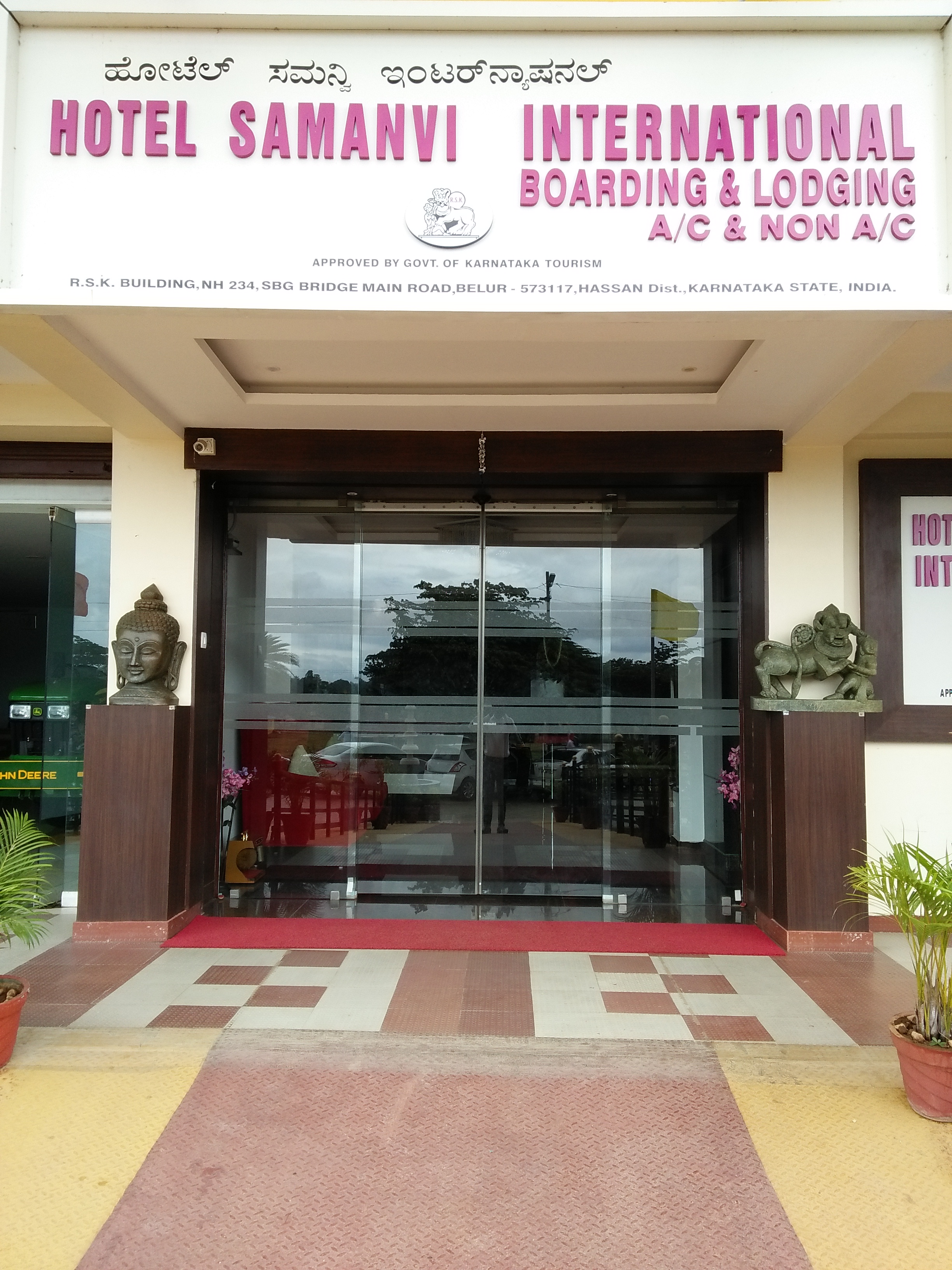 Hotel Samanvi International photo