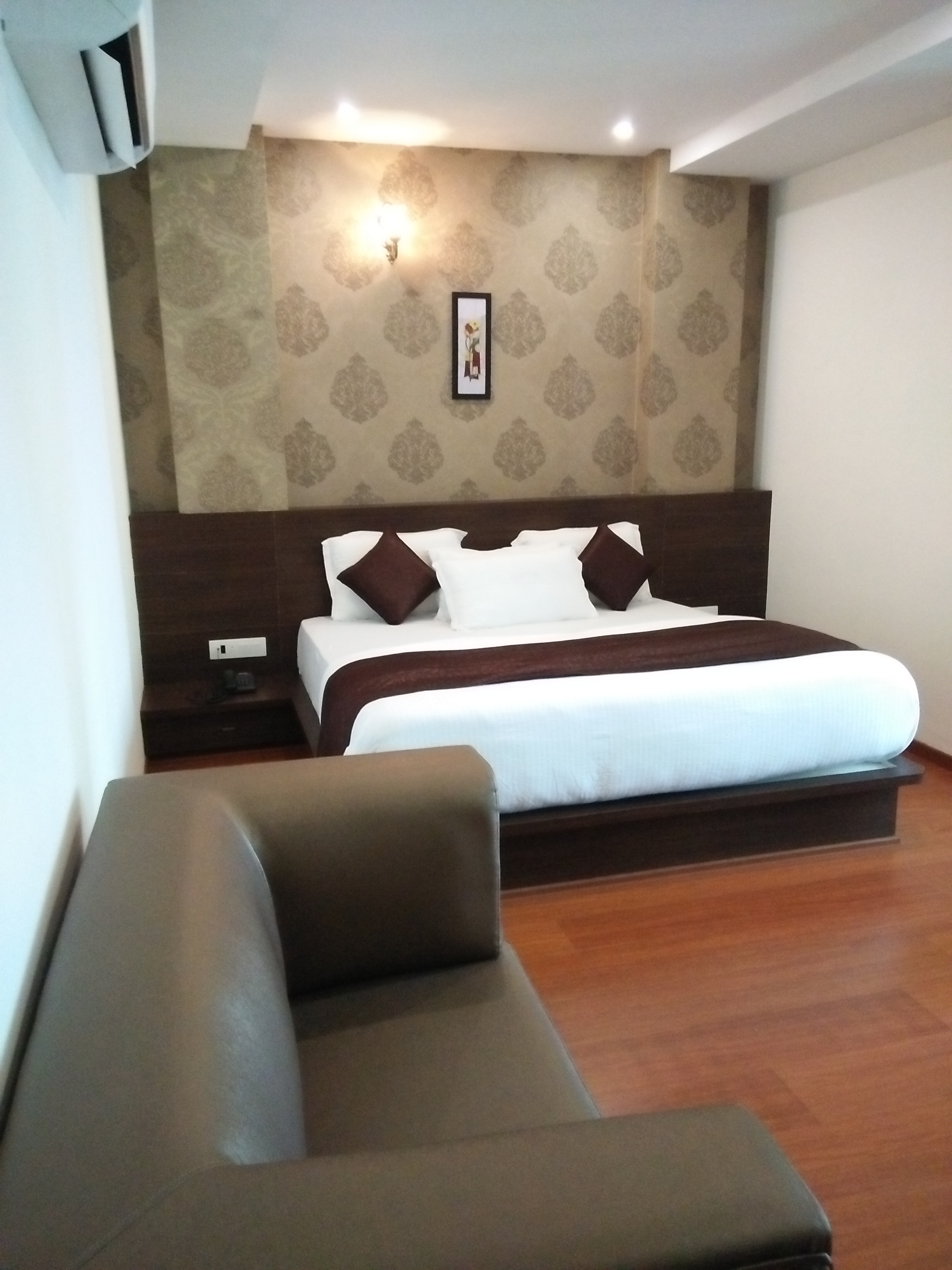 Hotel Samanvi International photo