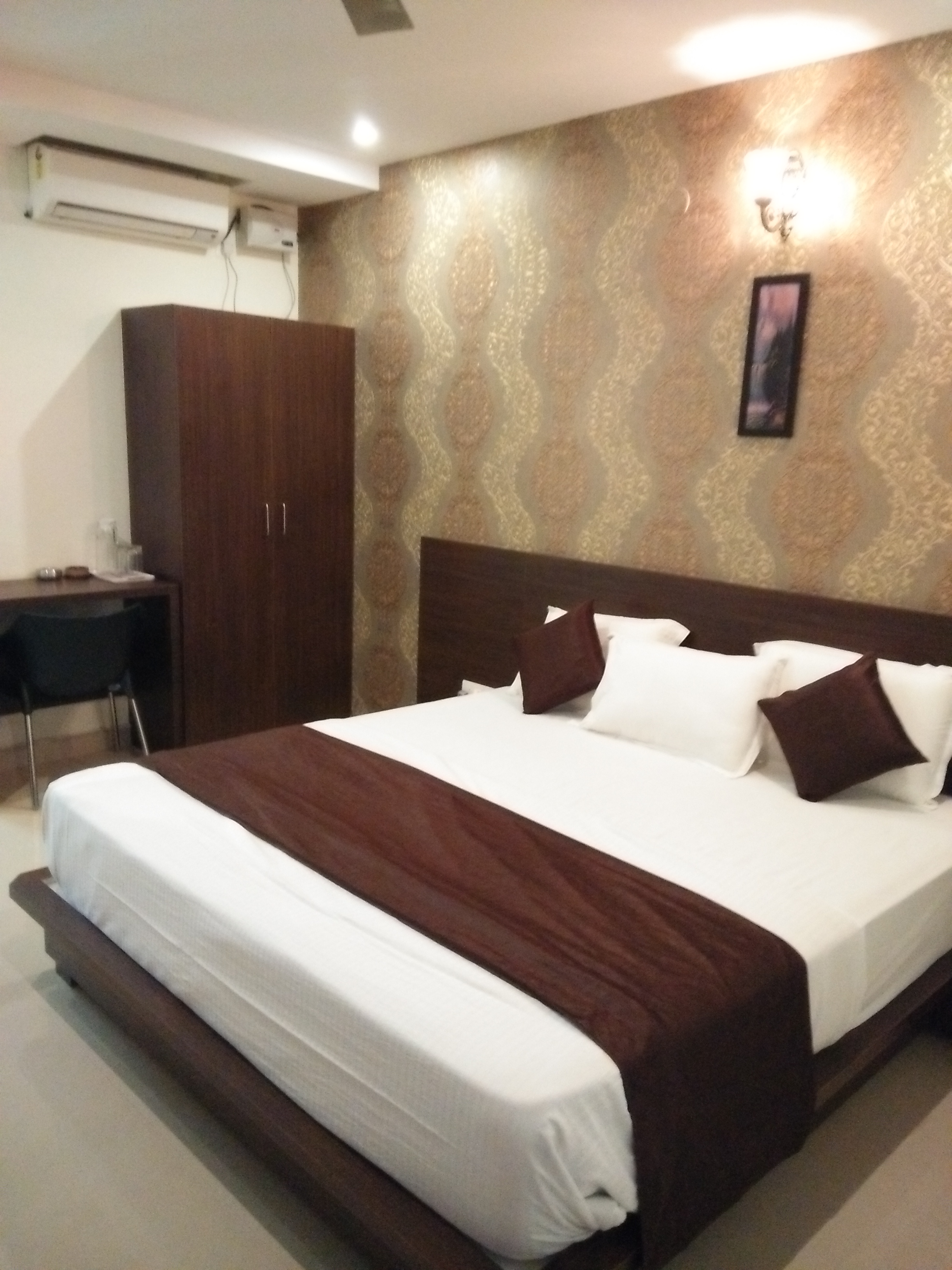 Hotel Samanvi International photo