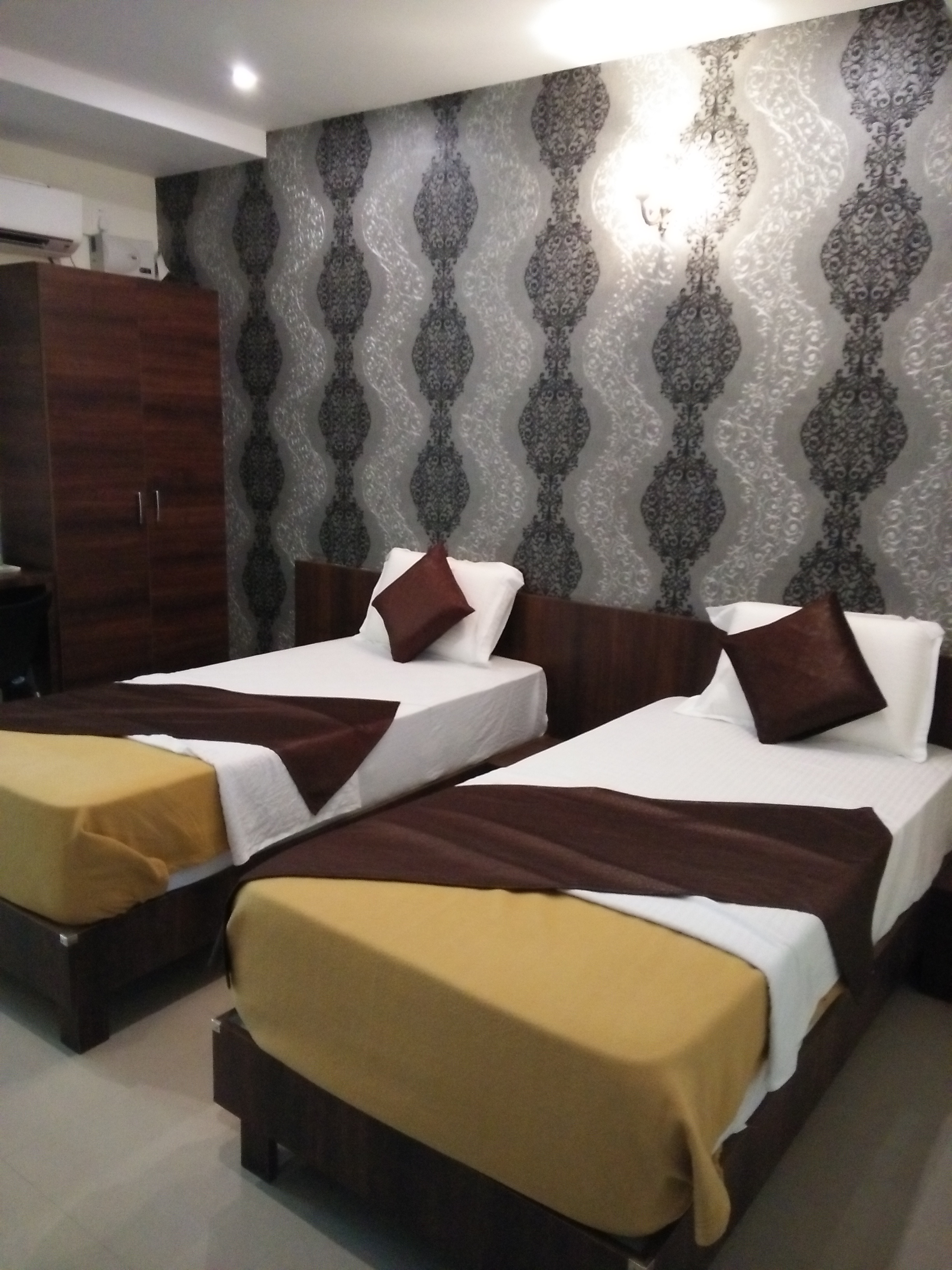 Deluxe AC room at Hotel Samanvi International